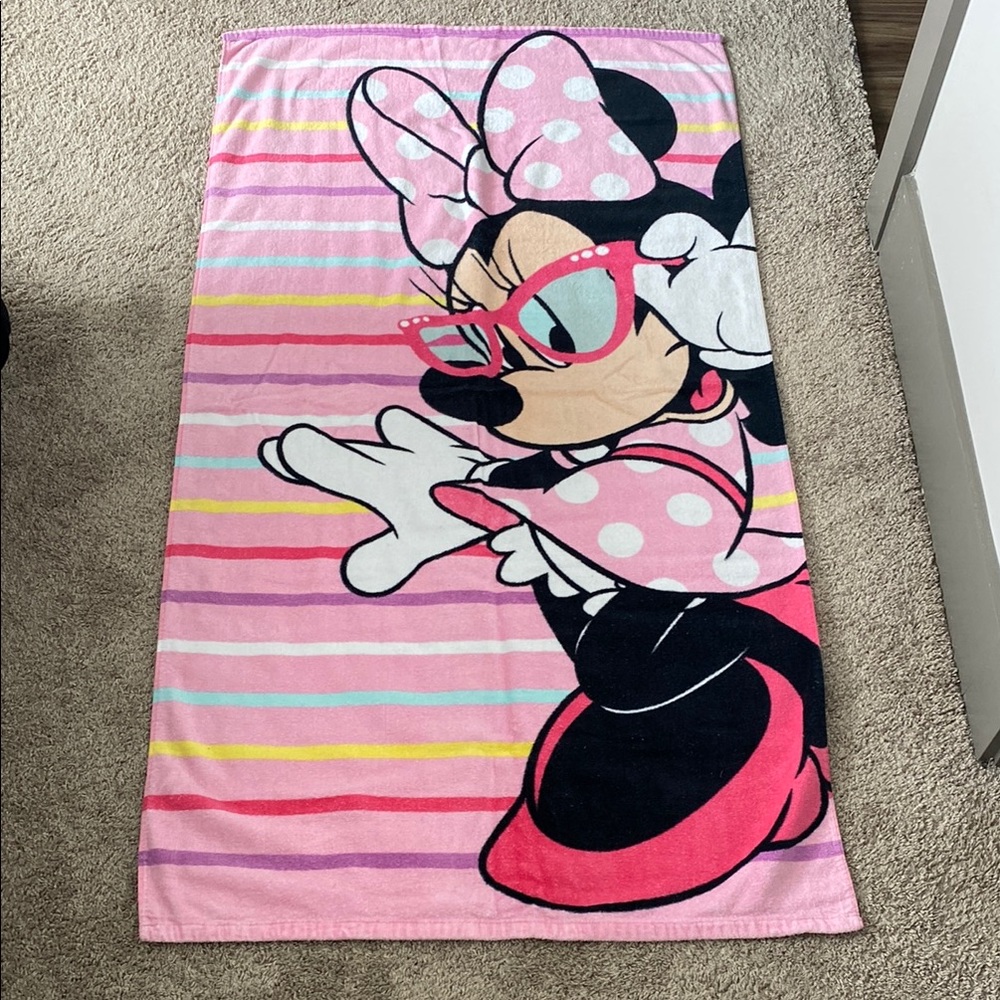 Disney Minnie Mouse beach towel